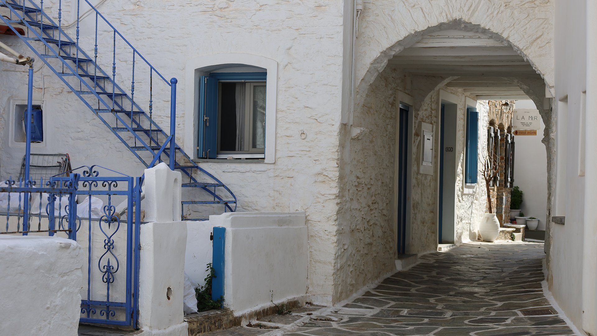 Καταστέ(γ)ι στη Χώρα